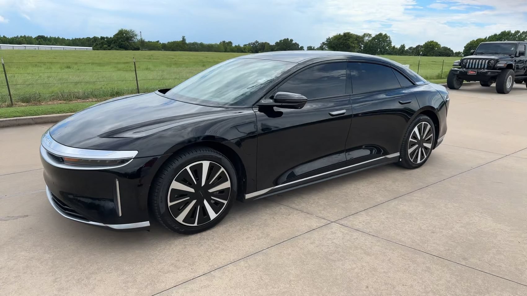 Used 2024 Lucid Air Touring AWD/4WD image 5