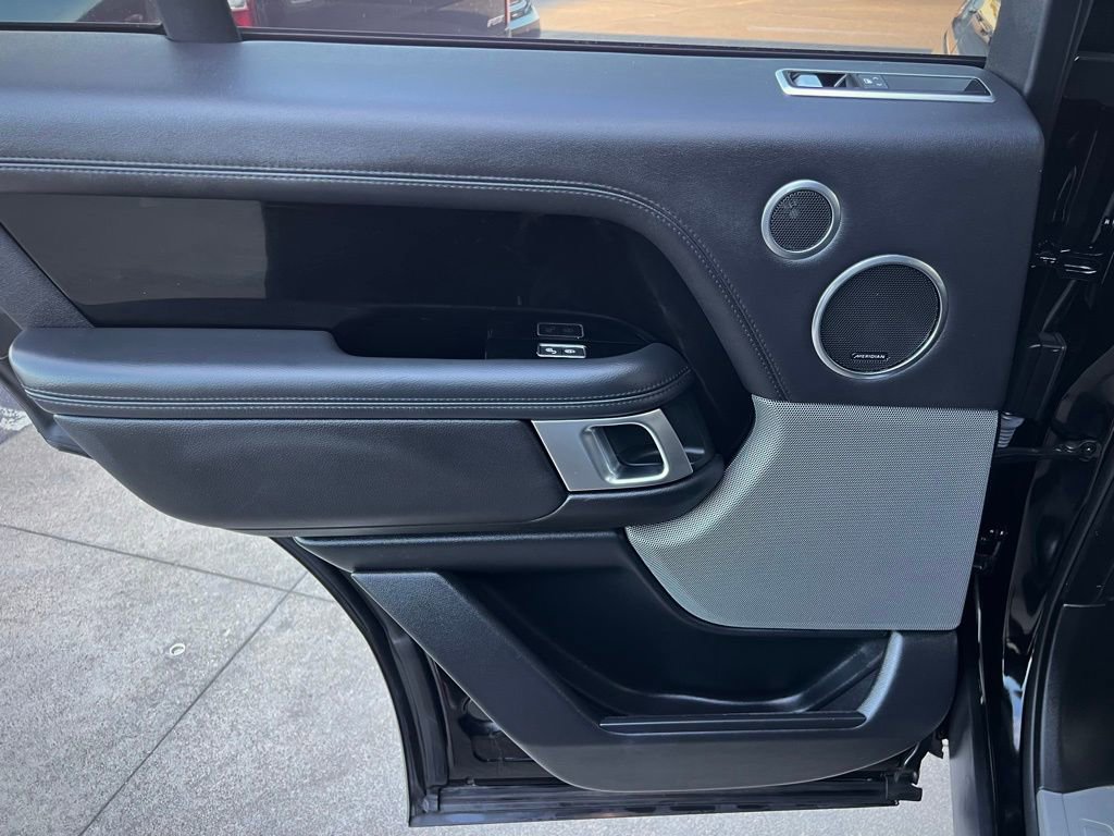Used 2019 Land Rover Range Rover image 24