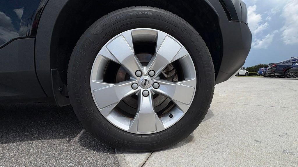 Used 2022 Volvo XC40 T4 Momentum FWD image 9