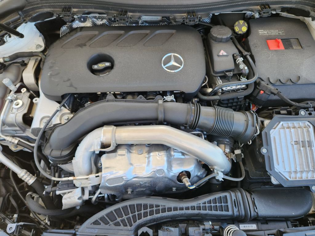 Used 2025 Mercedes-Benz GLA 250 4MATIC image 31