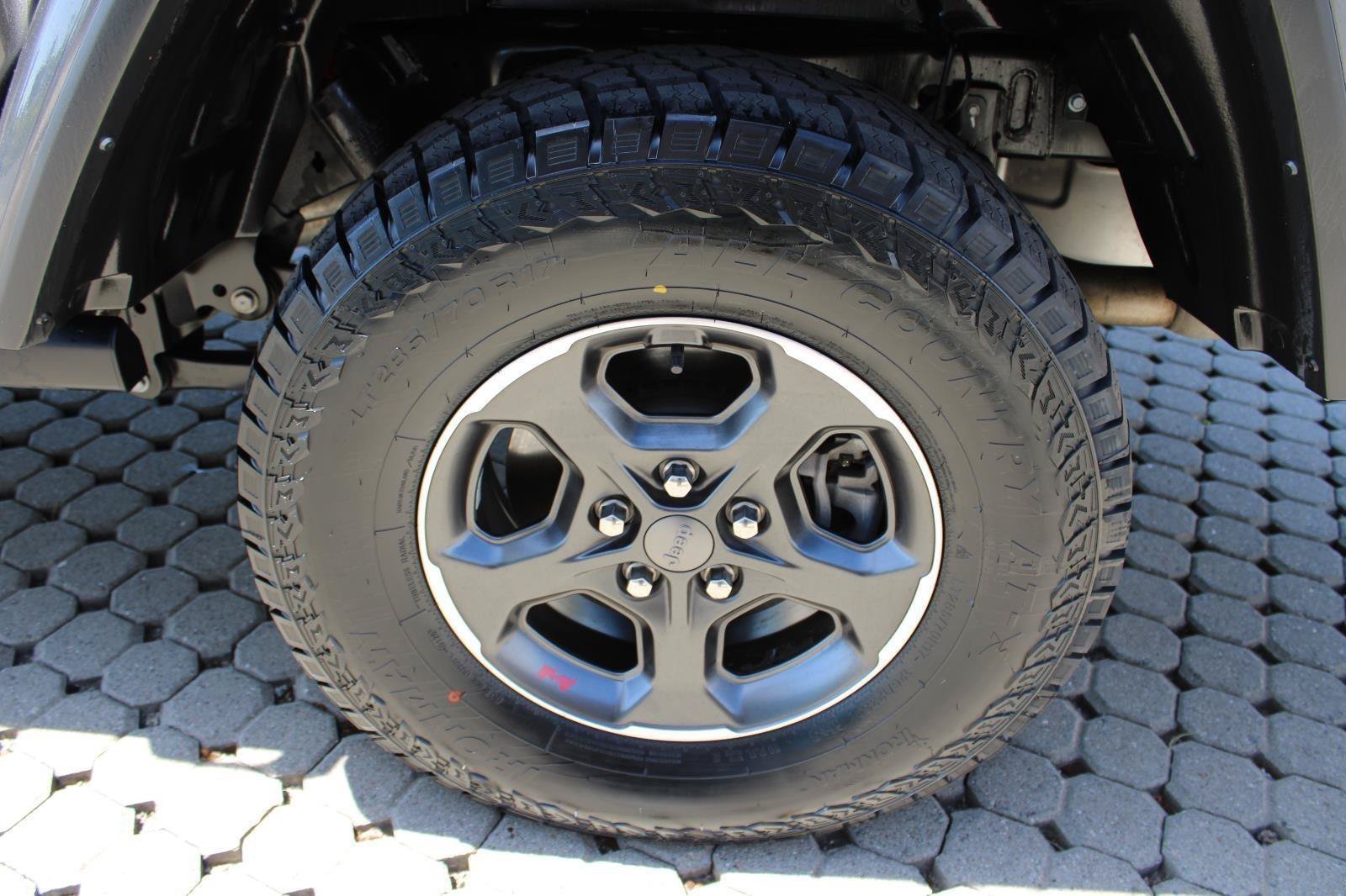 Used 2023 Jeep Gladiator Rubicon w/ Cold Weather Group AWD/4WD image 13