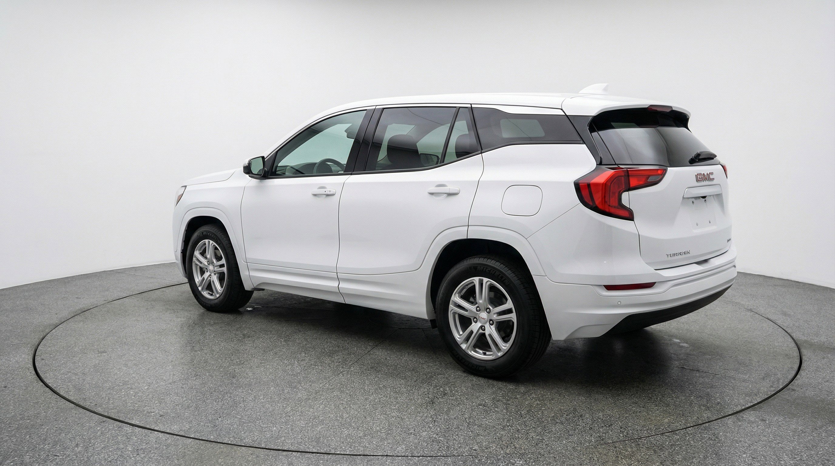 Used 2024 GMC Terrain SLE image 6