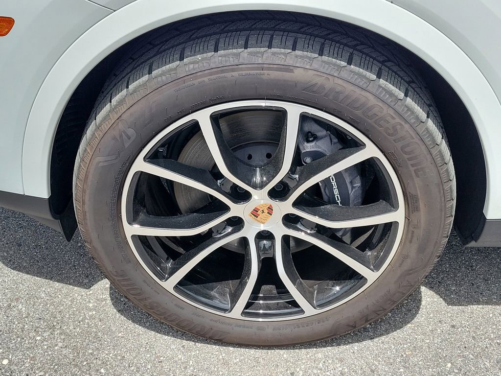 New 2025 Porsche Cayenne image 12