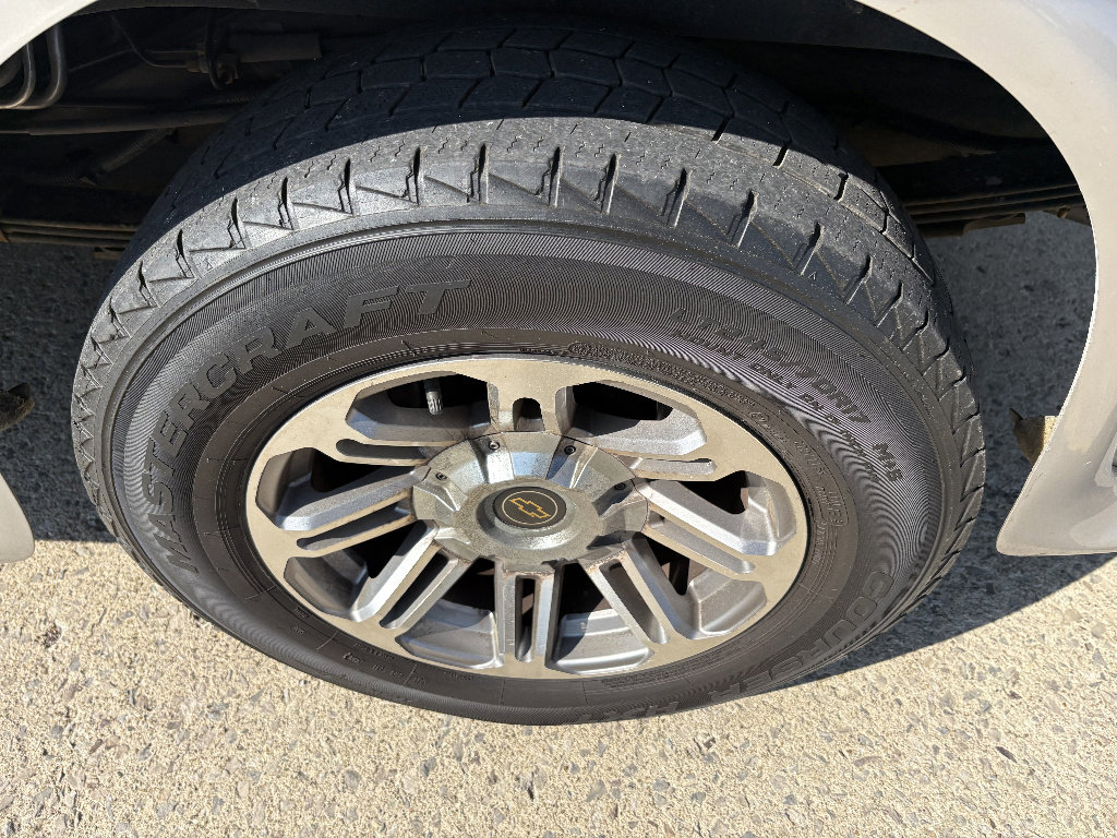 Used 2019 Chevrolet Express 2500 Extended w/ Enhanced Convenience Package RWD image 10