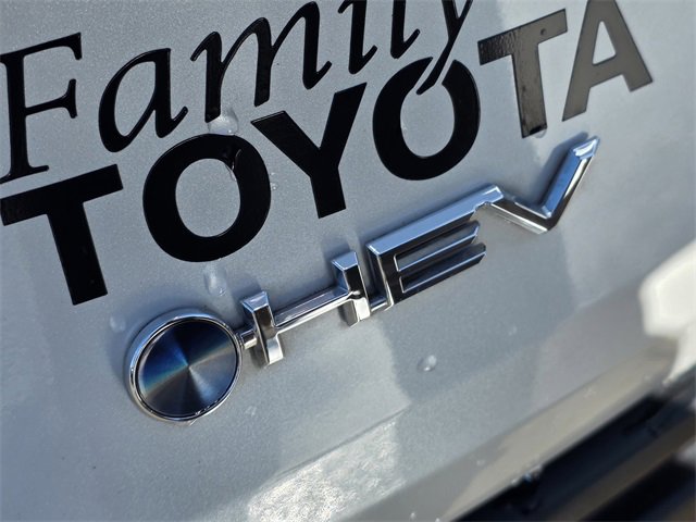 Used 2025 Toyota Sienna XLE image 7