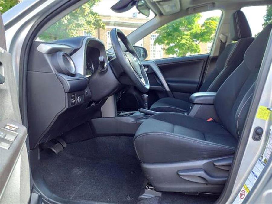 Used 2018 Toyota RAV4 XLE image 17