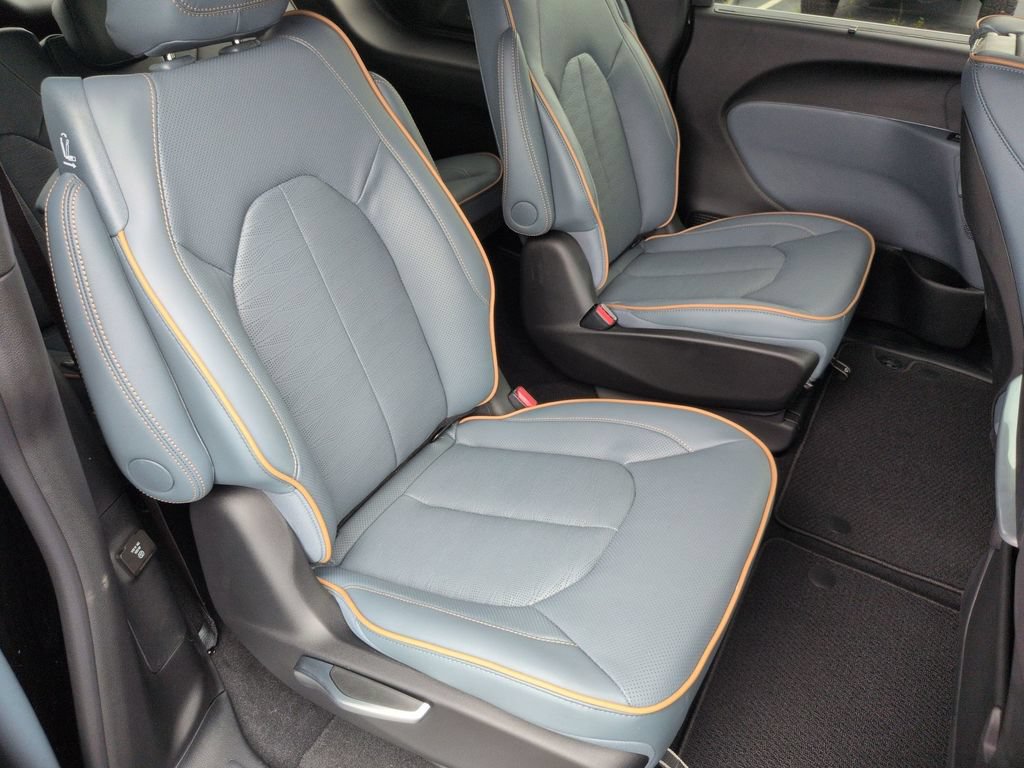 New 2027 Chrysler Pacifica Pinnacle w/ Theater Group FWD image 33