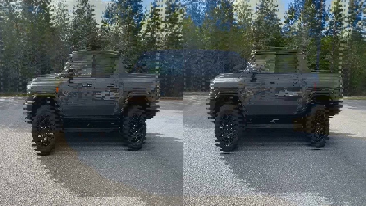 New 2025 GMC Hummer EV 3X w/ LPO, Dark Essentials Package image 39