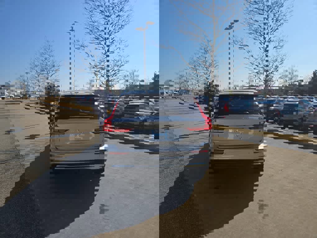 Used 2025 Volvo V60 B5 Cross Country Ultra w/ Climate Package image 7