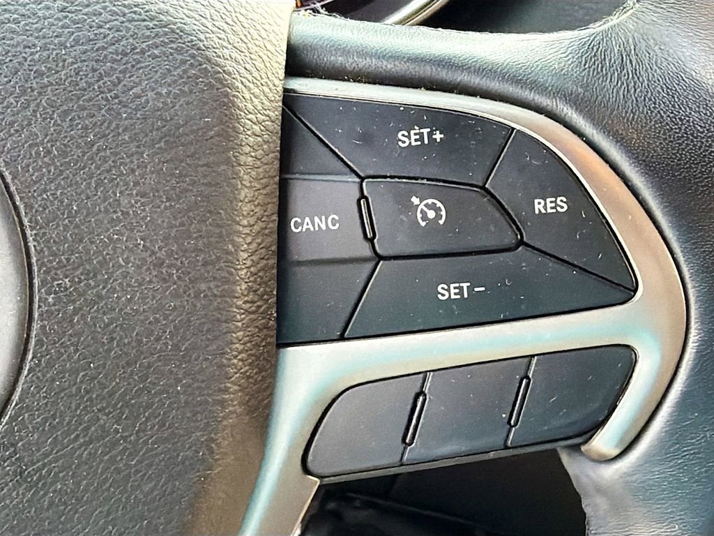 Used 2019 Jeep Grand Cherokee Laredo w/ Security & Convenience Group image 12