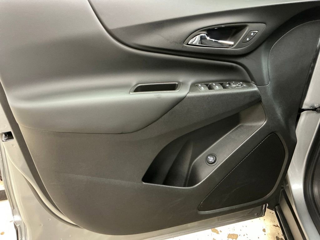 Used 2024 Chevrolet Equinox LT image 11