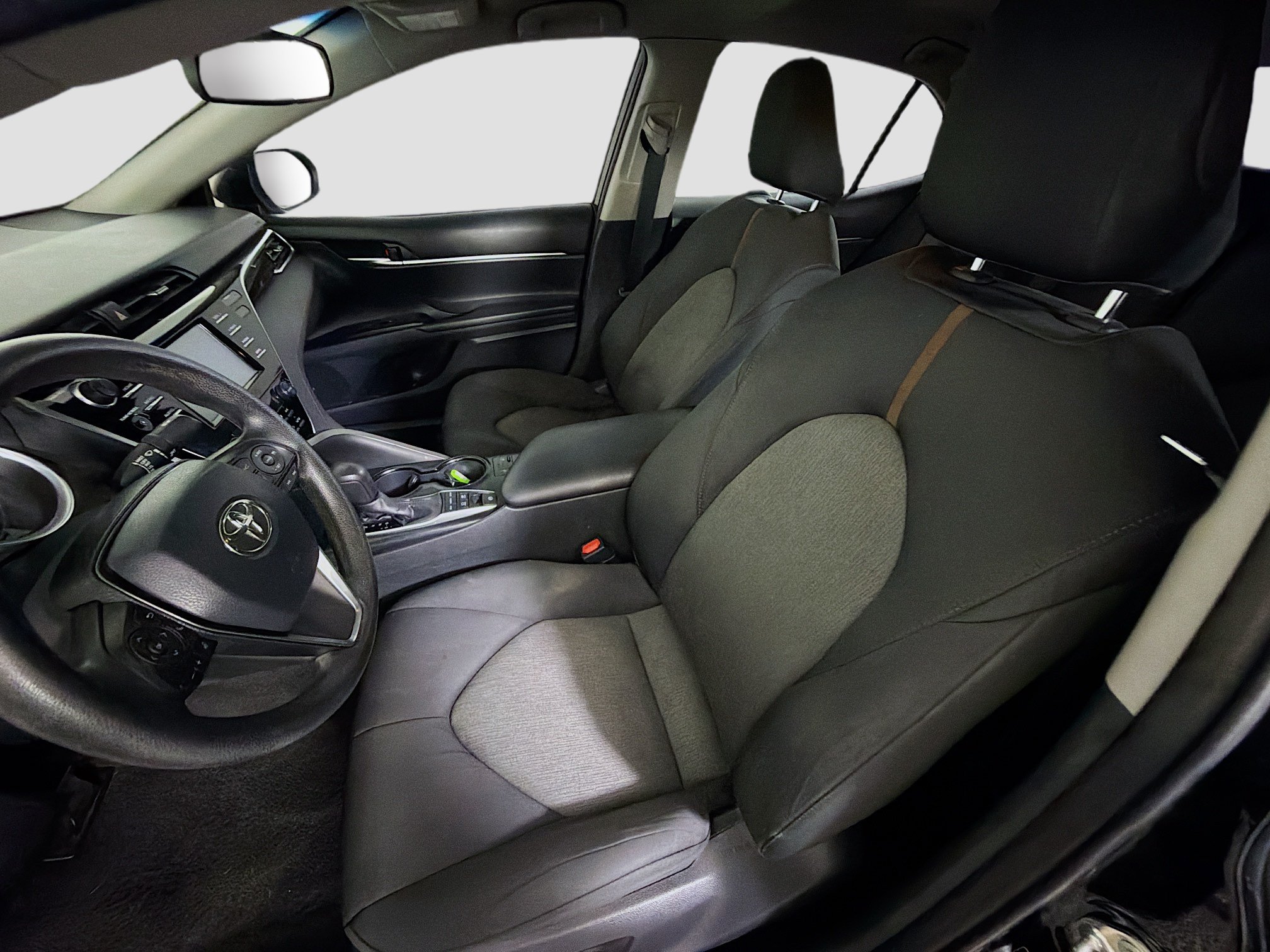 Used 2018 Toyota Camry LE FWD image 13