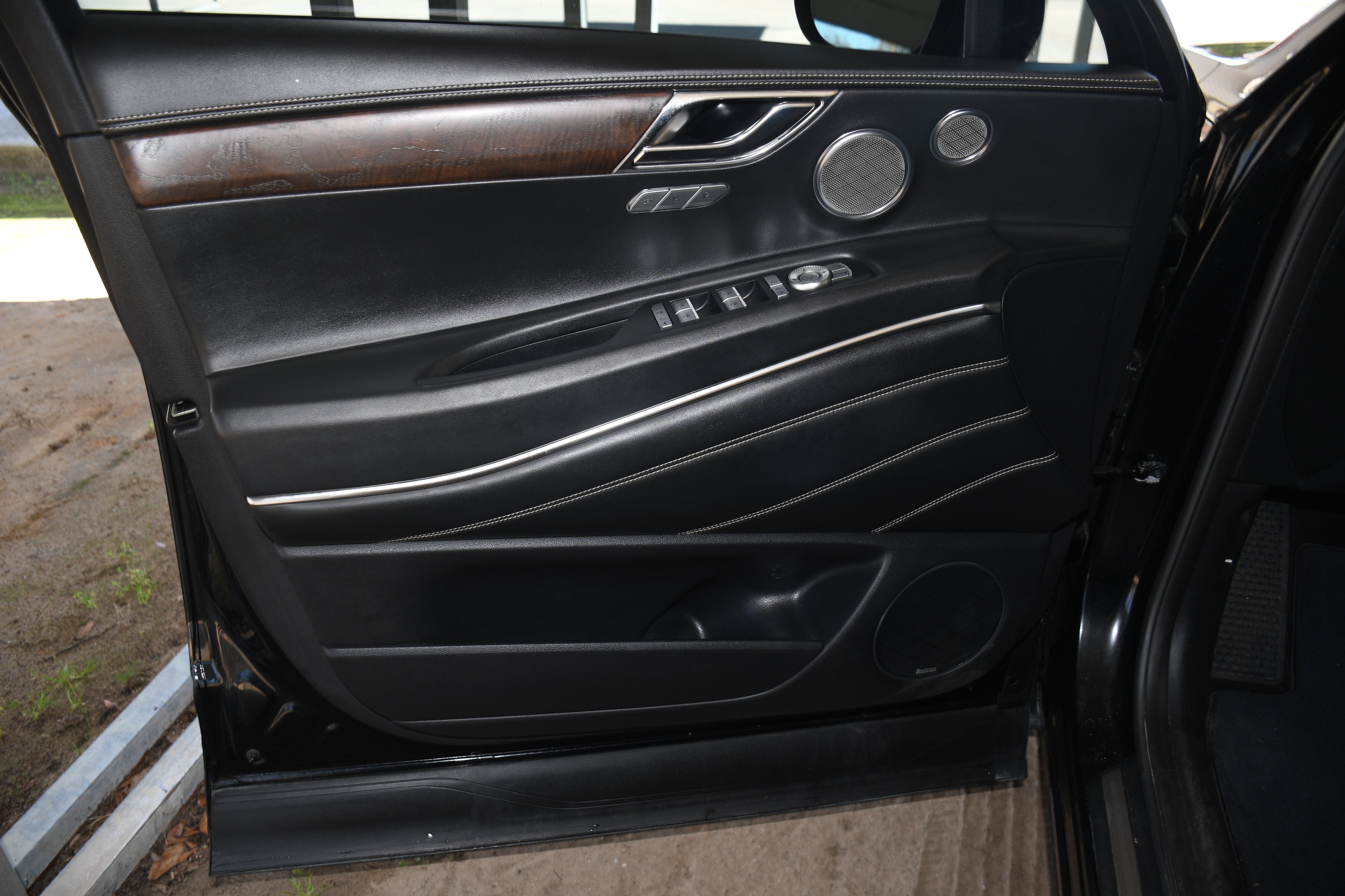 Used 2021 Genesis GV80 2.5T w/ Prestige Package 05 image 9