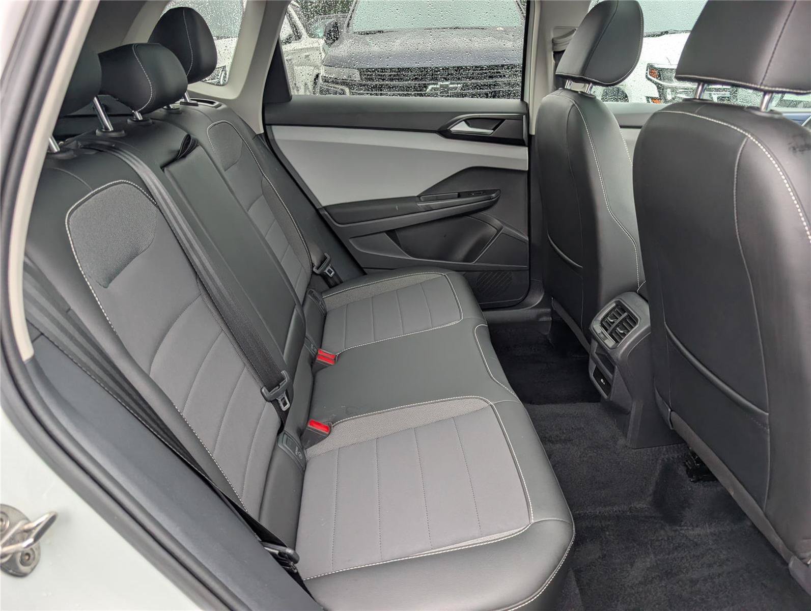 Used 2022 Volkswagen Taos SE w/ Panoramic Sunroof Package AWD/4WD image 13