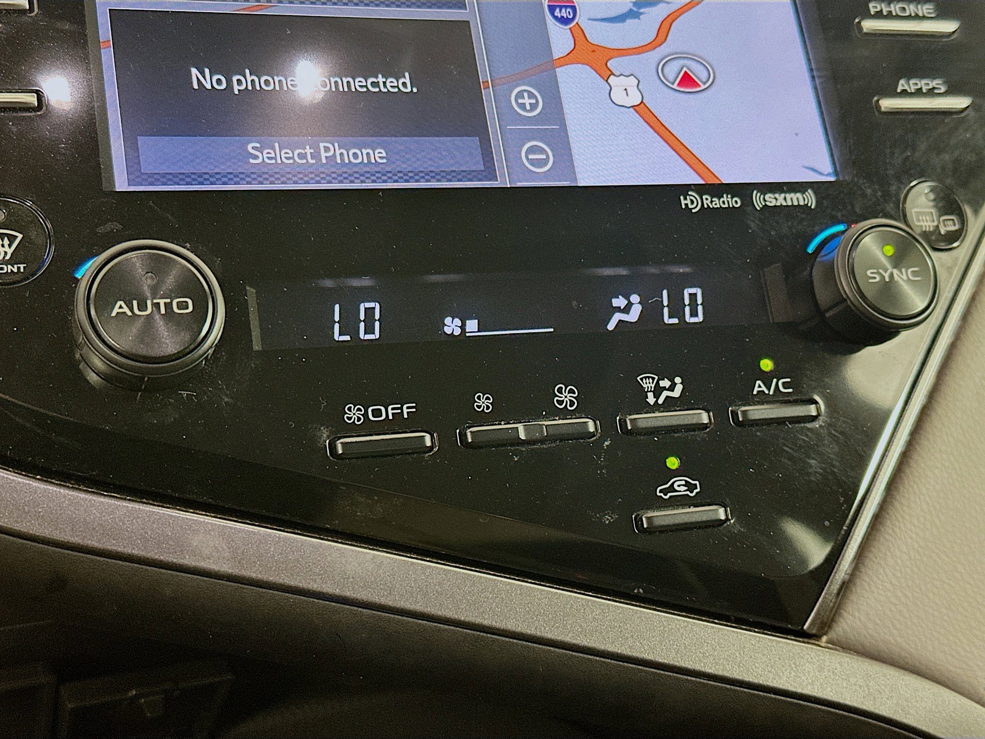 Used 2019 Toyota Camry XLE w/ Navigation Package FWD image 24