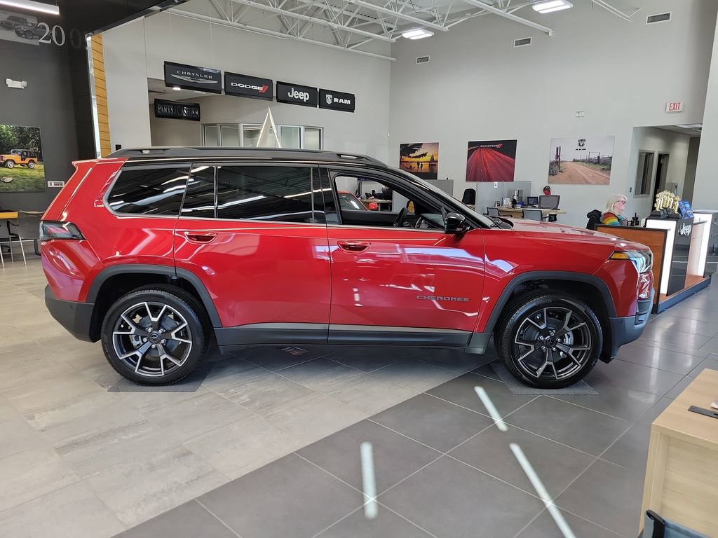 New 2026 Jeep Cherokee Overland image 2