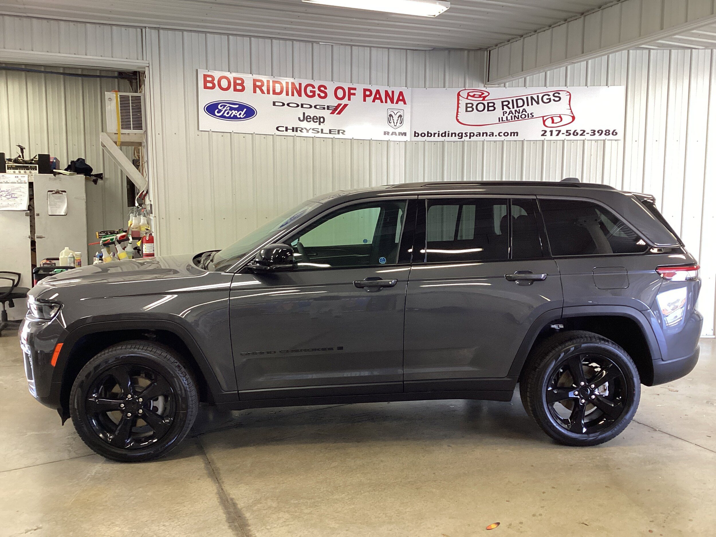 New 2026 Jeep Grand Cherokee Limited w/ Limited Altitude Package AWD/4WD image 2