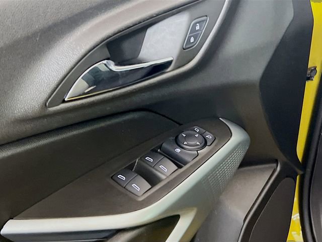 Used 2025 Chevrolet Trax RS w/ Driver Confidence Package image 17