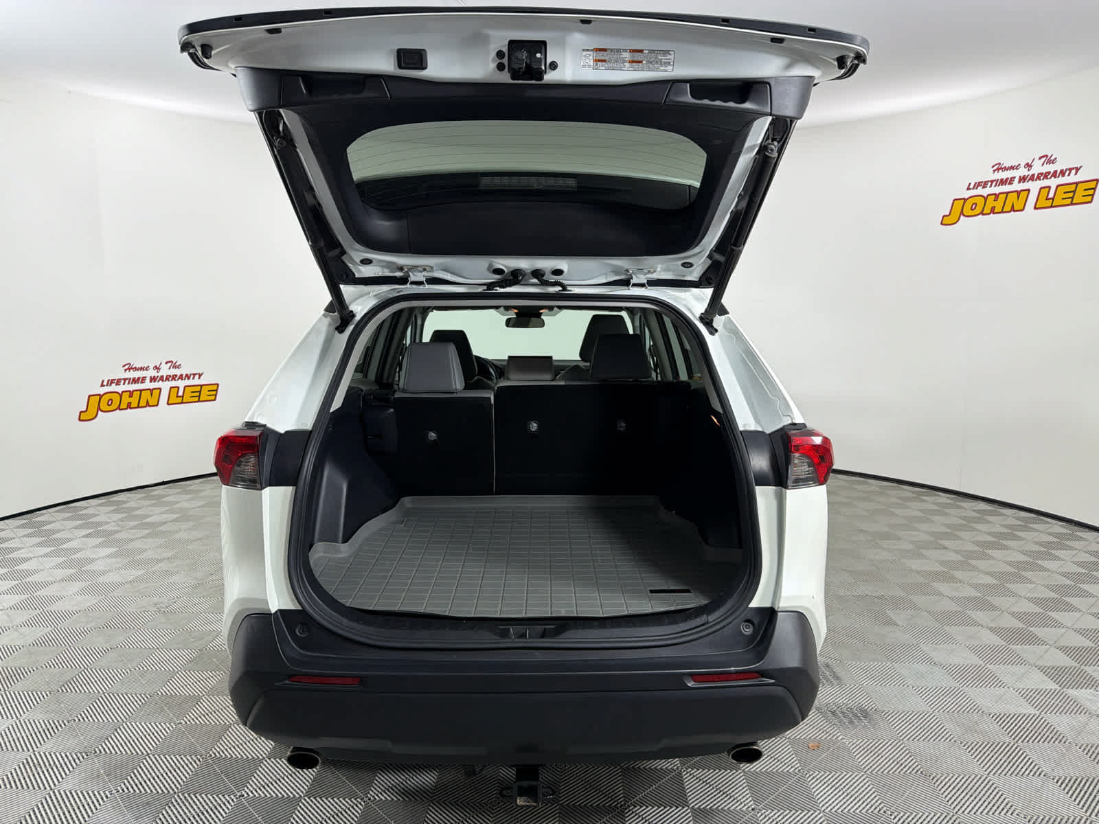 Used 2021 Toyota RAV4 XLE Premium AWD/4WD image 5