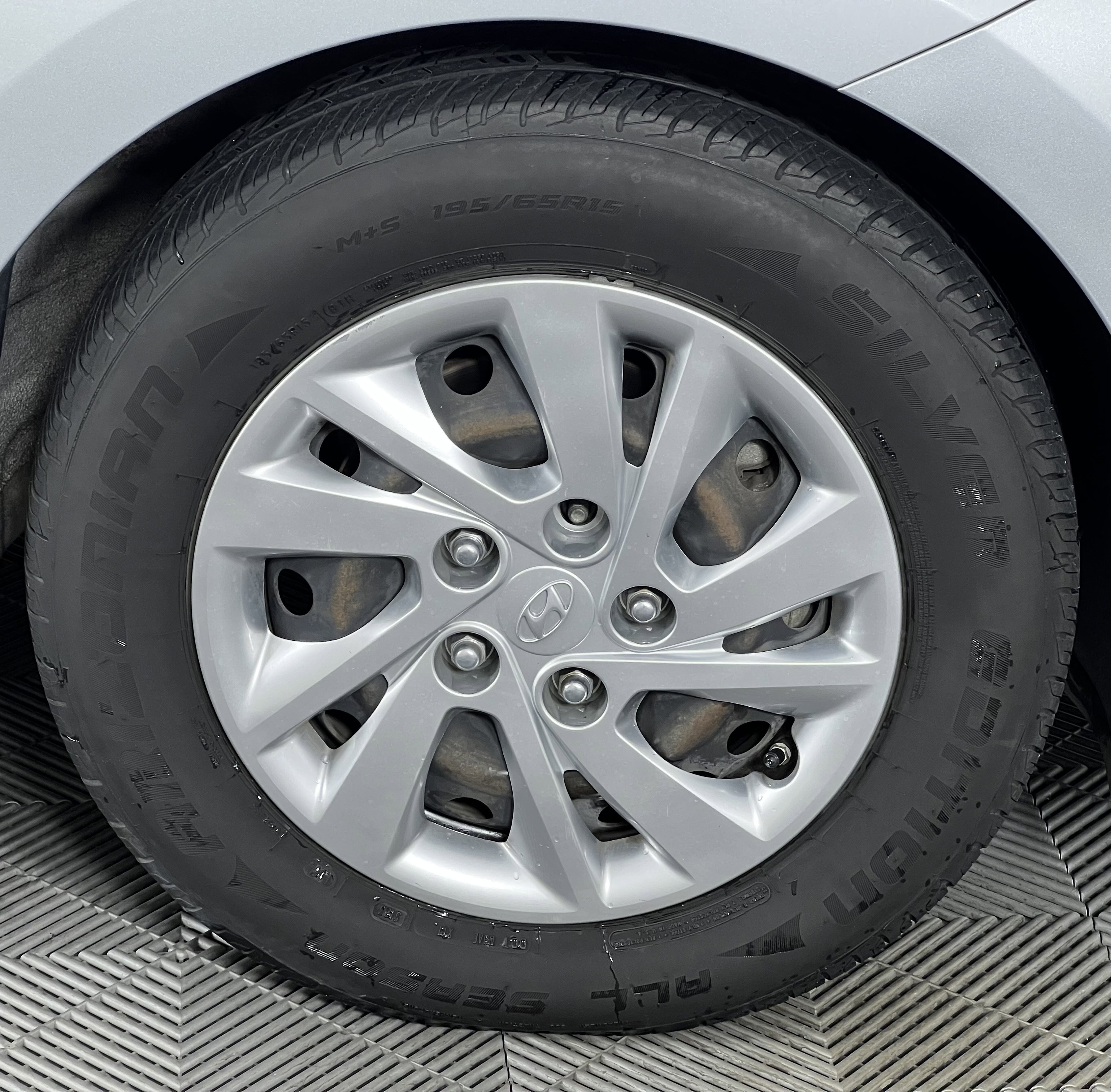 Used 2020 Hyundai Elantra SE FWD image 15