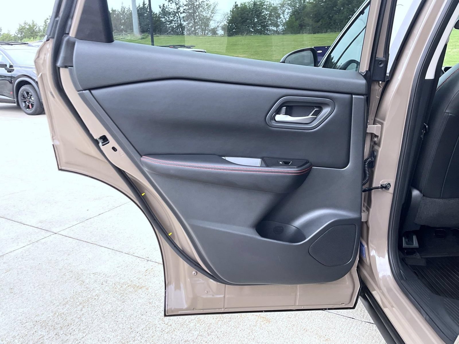 Certified 2025 Nissan Rogue SV AWD/4WD image 18