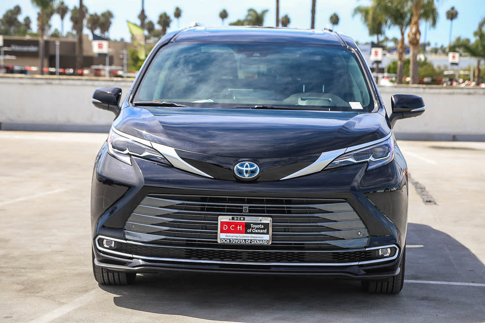 Used 2024 Toyota Sienna Platinum AWD/4WD image 3