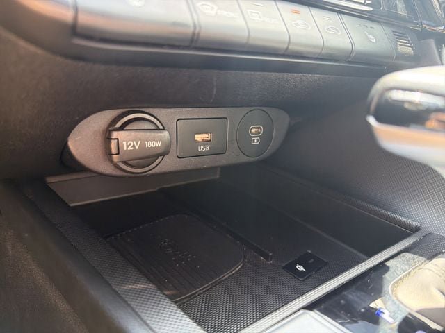 Used 2024 Hyundai Elantra Limited FWD image 14