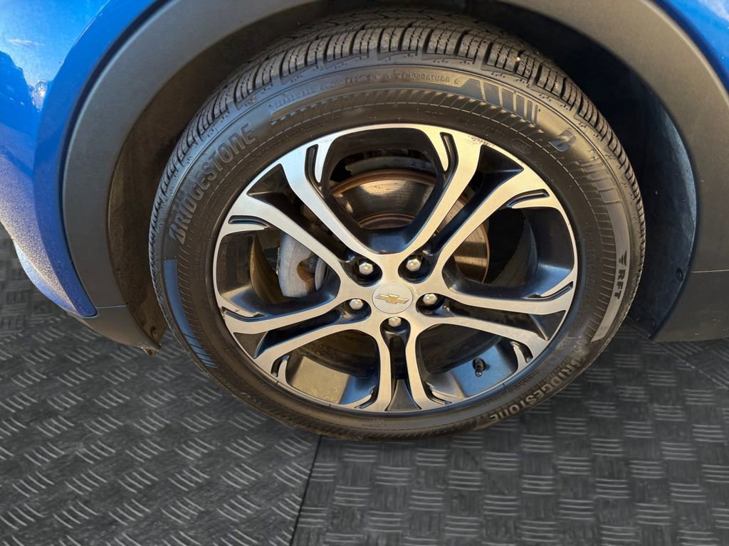 Used 2018 Chevrolet Bolt Premier w/ Driver Confidence II Package image 9