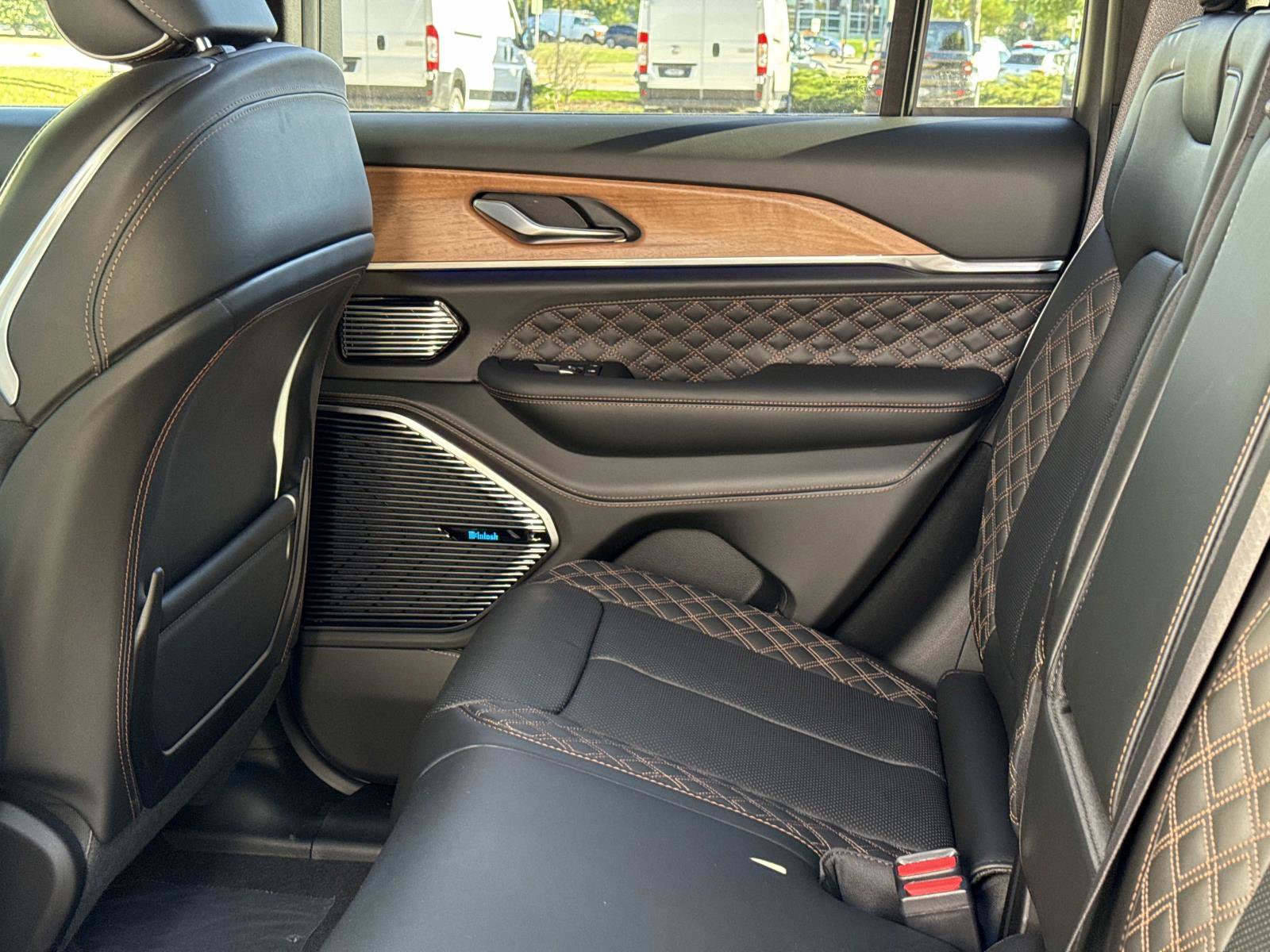 New 2025 Jeep Grand Cherokee Summit image 13