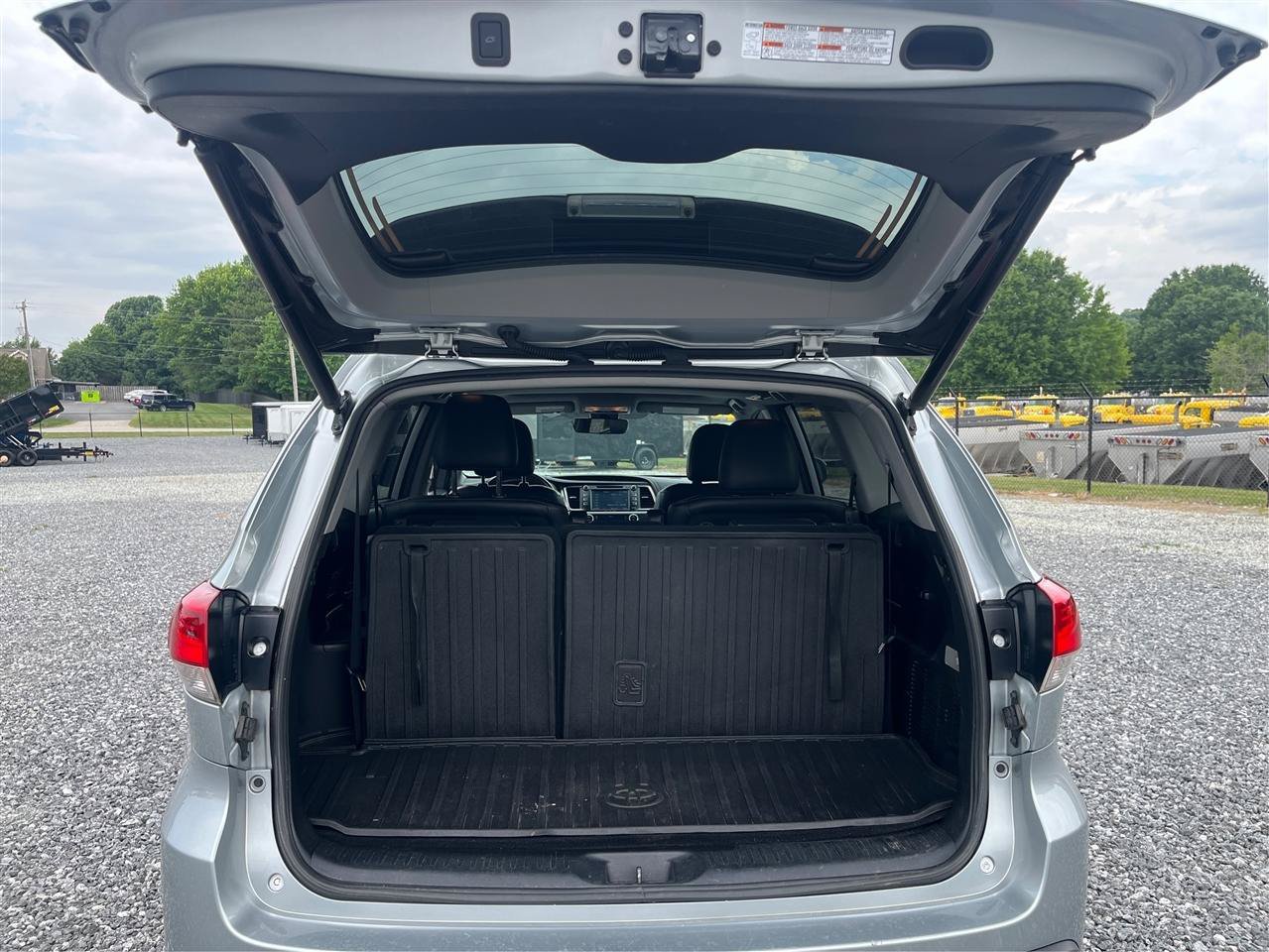 Used 2019 Toyota Highlander XLE AWD/4WD image 13