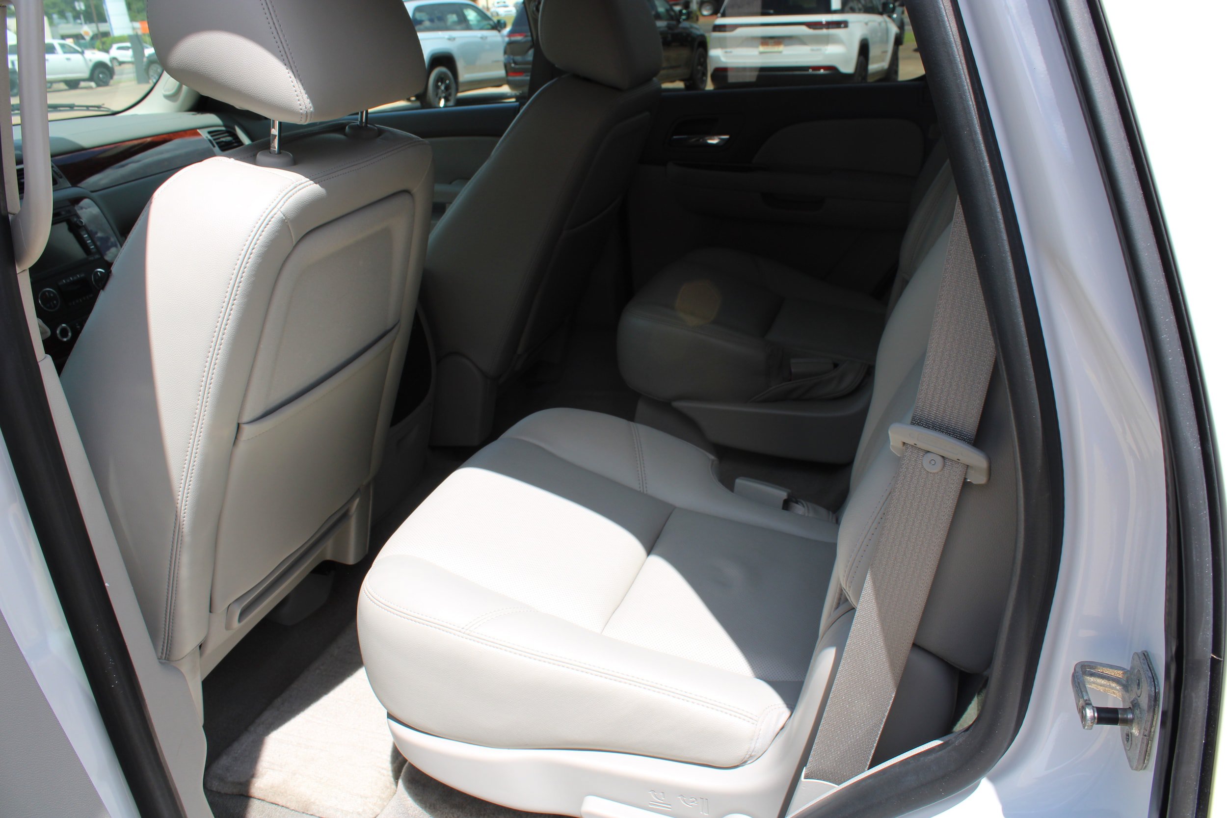 Used 2010 Chevrolet Tahoe LTZ RWD image 18