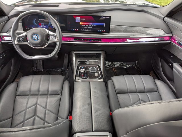 Used 2025 BMW i7 eDrive50 w/ Premium Package image 18