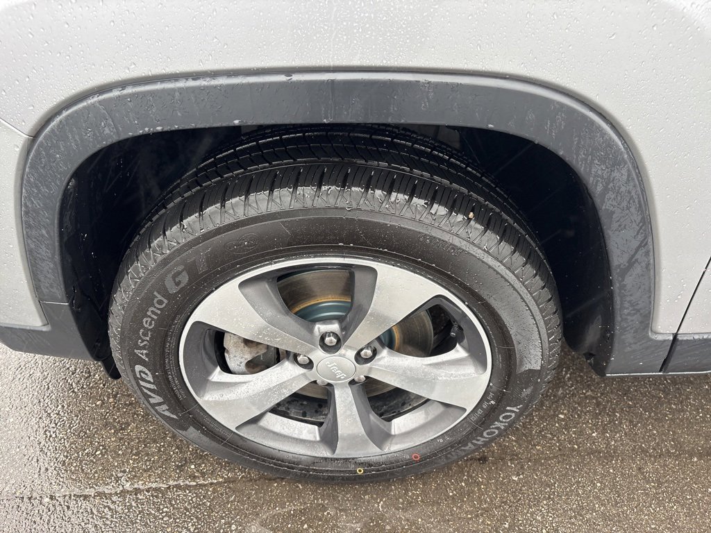 Used 2019 Jeep Cherokee Limited image 8