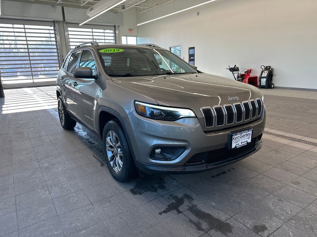 Used 2019 Jeep Cherokee Latitude Plus w/ Cold Weather Group image 4