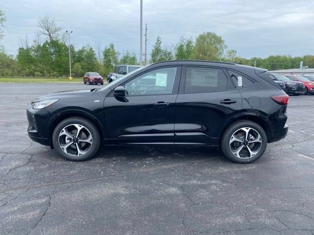 Used 2024 Ford Escape ST-Line Select w/ Tech Pack #2 AWD/4WD image 2