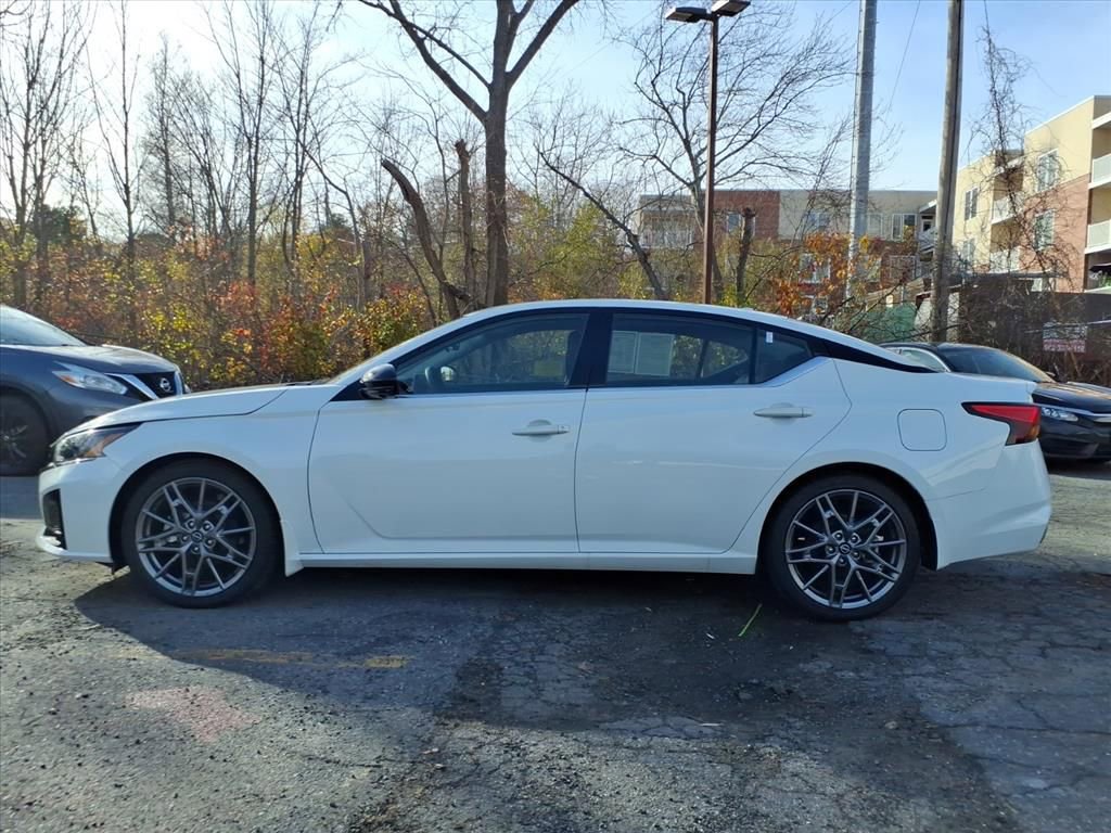 Used 2024 Nissan Altima 2.0 SR image 8