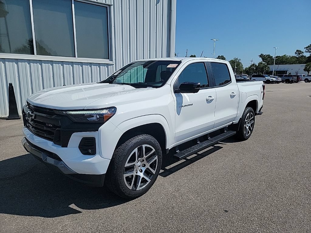 Used 2024 Chevrolet Colorado Z71 w/ Z71 Convenience Package 2