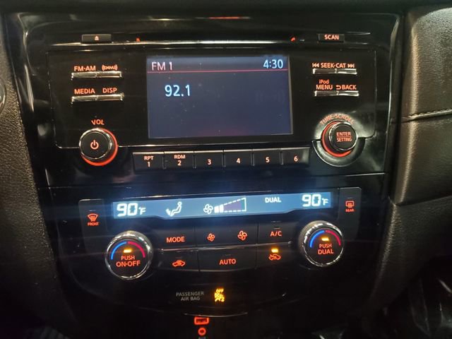 Used 2017 Nissan Rogue SV image 18