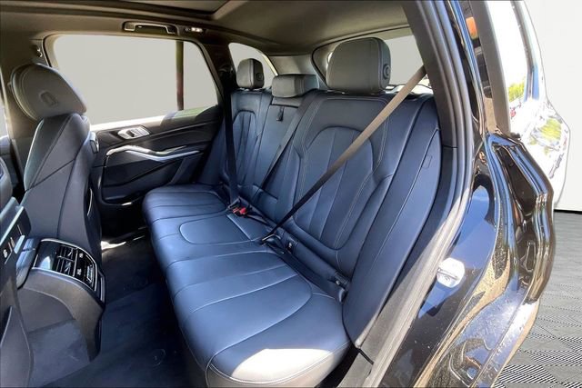 Used 2022 BMW X5 xDrive40i w/ M Sport Package image 16