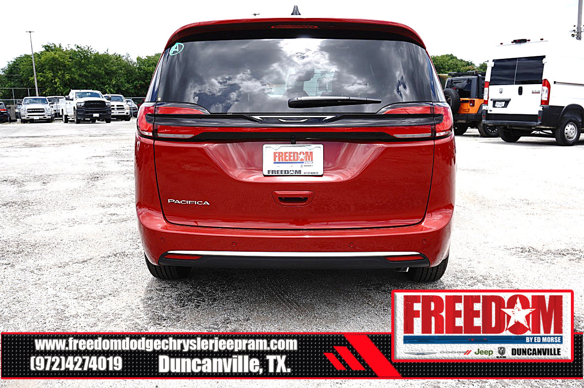 New 2027 Chrysler Pacifica Select FWD image 4