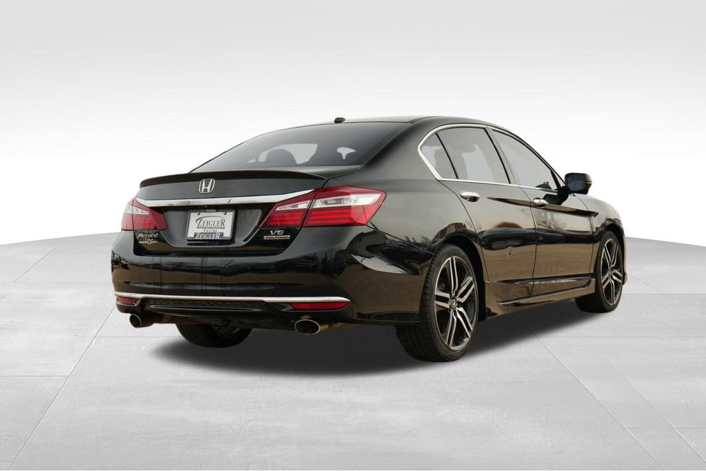 Used 2016 Honda Accord Touring image 7