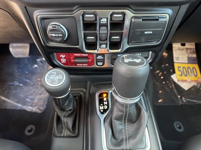 New 2025 Jeep Wrangler Unlimited Rubicon 4xe w/ Technology Group AWD/4WD image 20