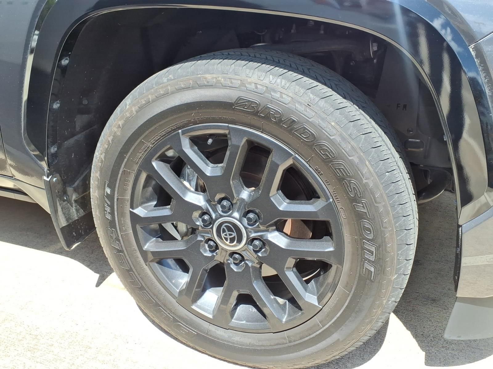 Used 2024 Toyota Sequoia Platinum image 9