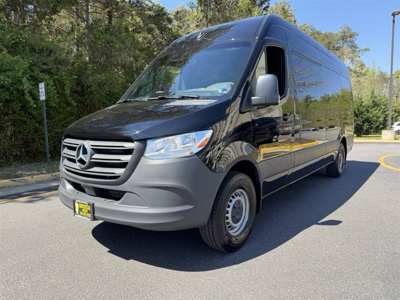 Used 2025 Mercedes-Benz Sprinter 2500 image 3