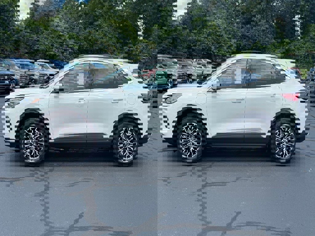 New 2025 Ford Escape SE w/ PHEV Premium Package image 3