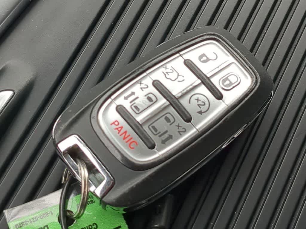 Used 2024 Chrysler Pacifica Touring-L FWD image 32