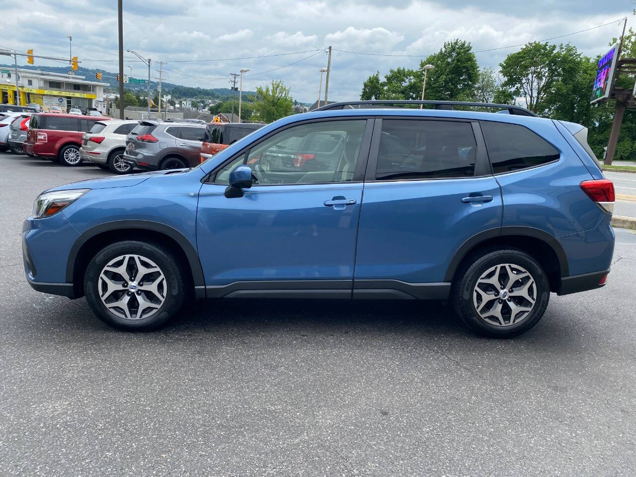 Used 2019 Subaru Forester Premium w/ All-Weather Package AWD/4WD image 6