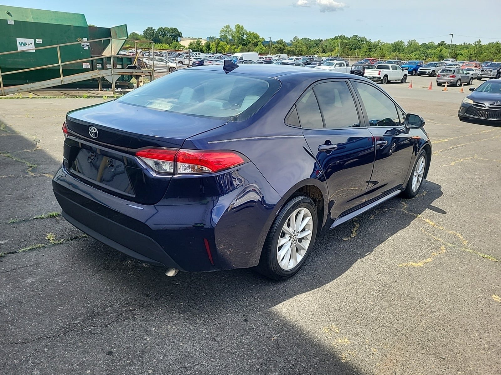 Used 2020 Toyota Corolla LE w/ LE Convenience Package FWD image 3