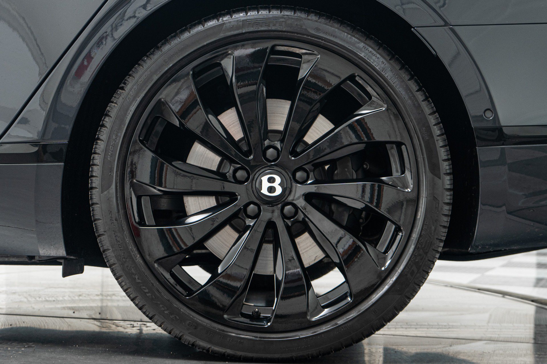 Used 2024 Bentley Flying Spur V8 AWD/4WD image 11