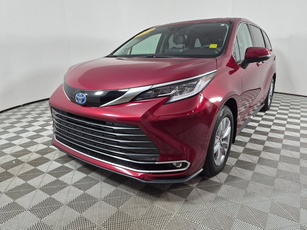 Used 2024 Toyota Sienna Limited FWD image 7